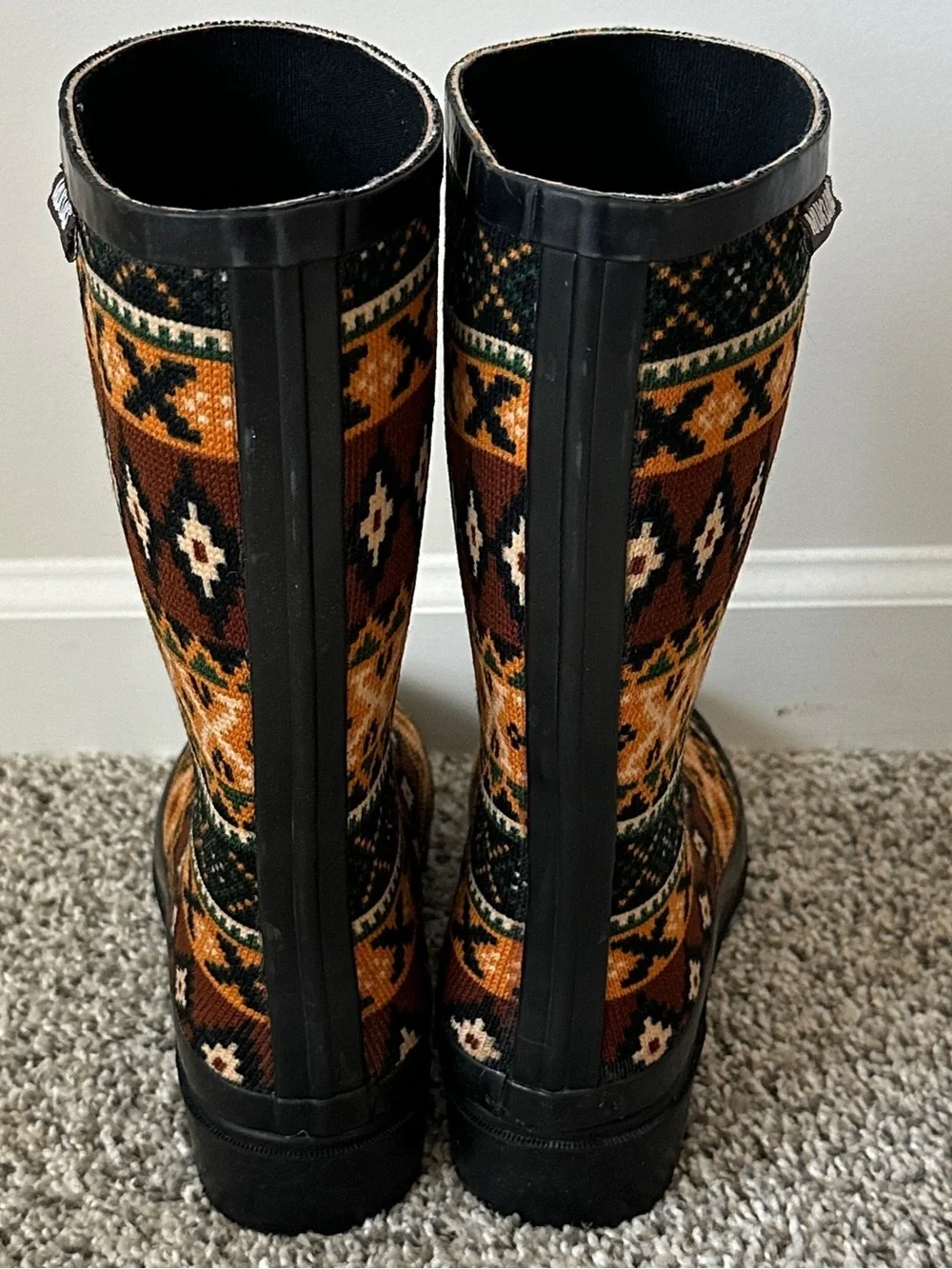 Mukluks Aztec Pattern Boots Size 9